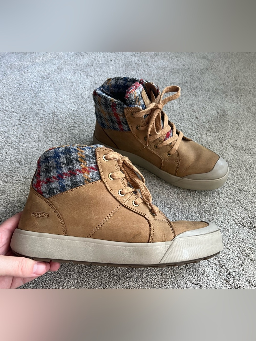 KEEN Elena Size 10 Mid Plaid Hiking Sneaker Chestnut/Plaid Houndstooth Boots